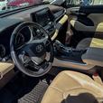 2021 Toyota Highlander XLE thumbnail image 6