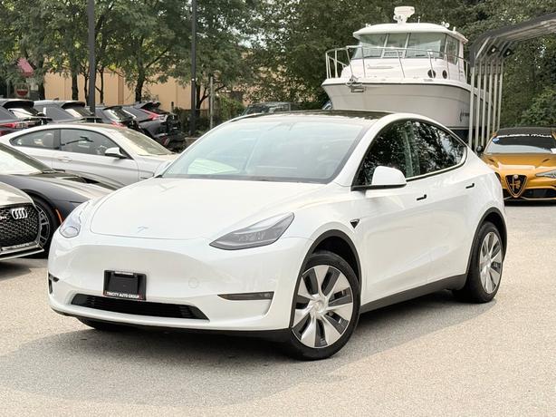 2023 Tesla Model Y No Accidents, One Owner, Local B.C. image 1