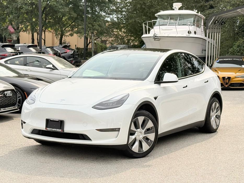 2023 Tesla Model Y No Accidents, One Owner, Local B.C. display photo