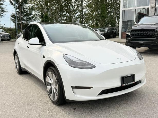 2023 Tesla Model Y No Accidents, One Owner, Local B.C. image 3