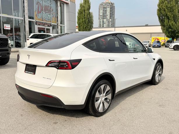 2023 Tesla Model Y No Accidents, One Owner, Local B.C. image 5