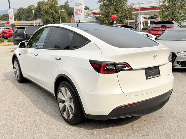 2023 Tesla Model Y No Accidents, One Owner, Local B.C. image 7