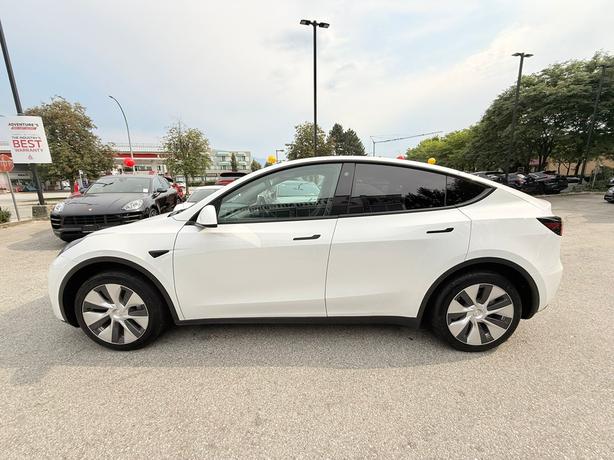 2023 Tesla Model Y No Accidents, One Owner, Local B.C. image 8
