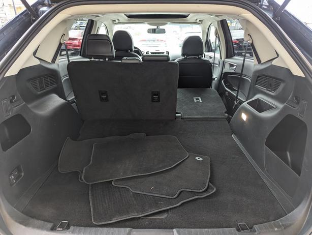 2018 Ford Edge SEL - No Accidents, Sunroof, Heated Seats, AWD image 8