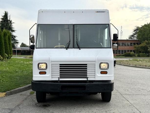 2015 Ford E-450 Econoline Super Duty 20 Foot Step Van with Rear Shelving image 3