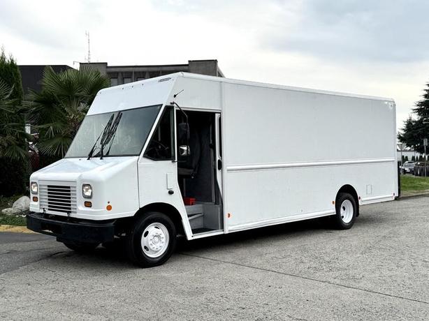 2015 Ford E-450 Econoline Super Duty 20 Foot Step Van with Rear Shelving image 5