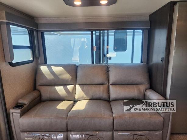 Used 2022 Grand Design Reflection 150 Series 260RD image 7