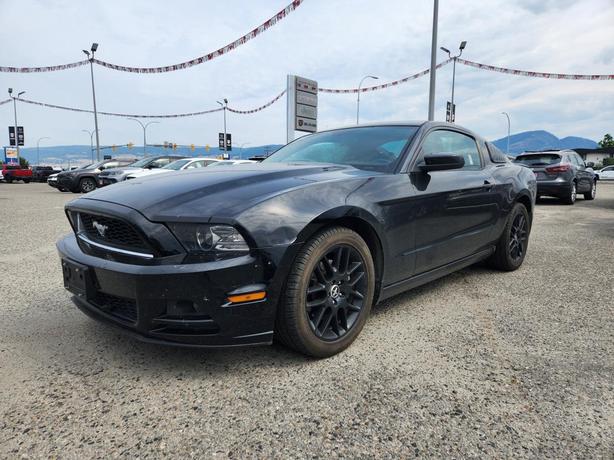 2014 Ford Mustang V6 | Remote Keyless Entry | 50/50 Split Folding Rear Seat | 3. image 1