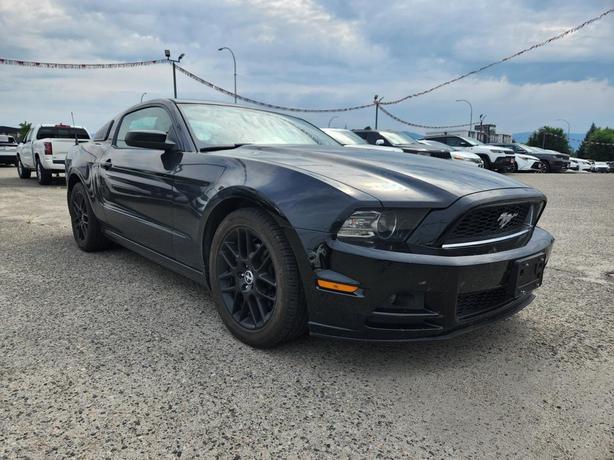 2014 Ford Mustang V6 | Remote Keyless Entry | 50/50 Split Folding Rear Seat | 3. image 2