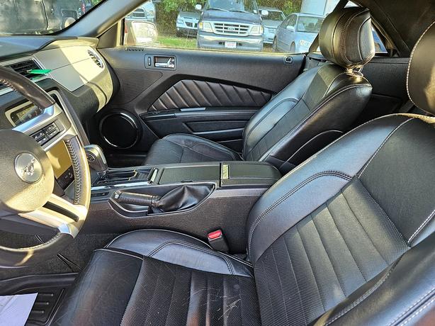 2014 Ford  Mustang V6 Premium image 6