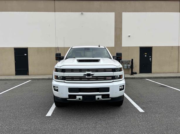 2019 Chevrolet Silverado 3500HD image 2