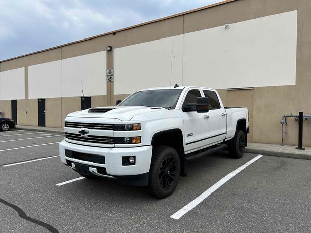 2019 Chevrolet Silverado 3500HD image 3