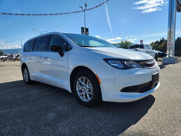 2024 Chrysler Grand Caravan SXT | Remote Start | Power Liftgate | Stow 'n Go Sea image 2