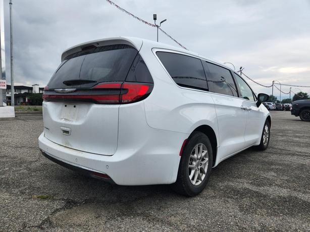 2024 Chrysler Pacifica Touring-L | Power Sliding Doors | Remote Start | Heated S image 3