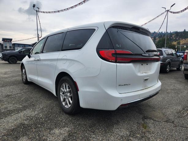 2024 Chrysler Pacifica Touring-L | Power Sliding Doors | Remote Start | Heated S image 4