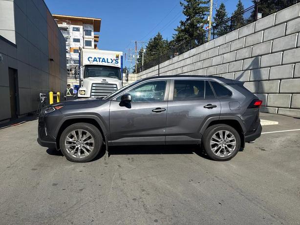 2020 Toyota RAV4 XLE AWD | One Owner | Premium Pkg! image 3
