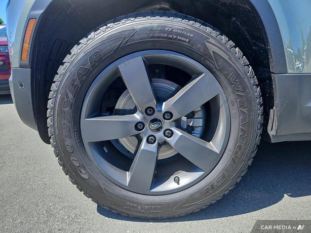 2023 Land Rover Defender 90 S AWD | Low Km's | No Reported Accidents! image 6