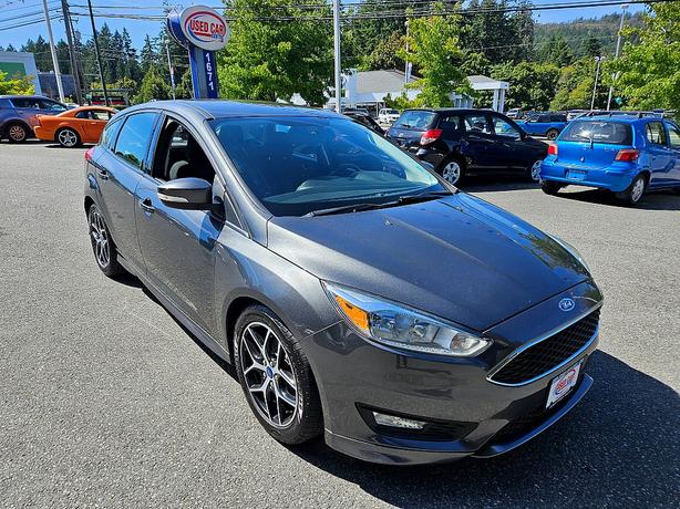 2017 Ford  Focus SE image 2