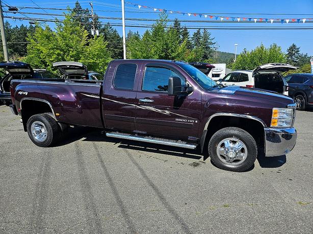 2008 Chevrolet  Silverado 3500HD DRW LT w/1LT image 2