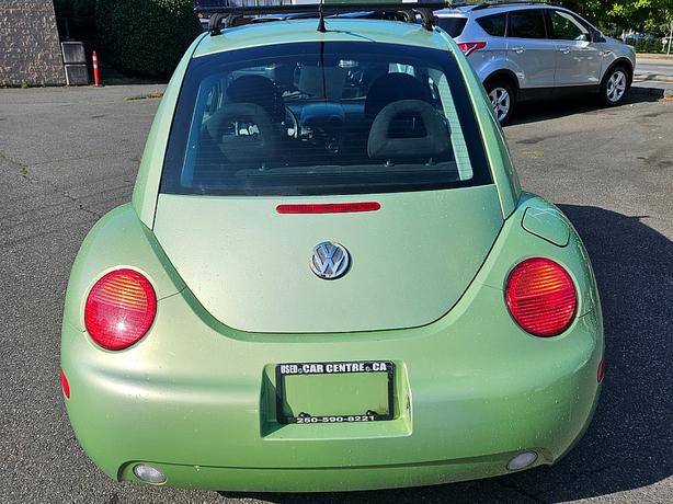 2000 Volkswagen  New Beetle GL image 4