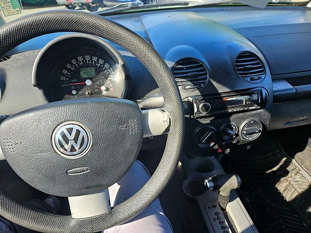 2000 Volkswagen  New Beetle GL image 5