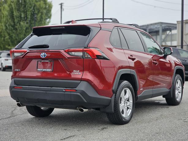 2021 Toyota RAV4 Hybrid XSE AWD image 5