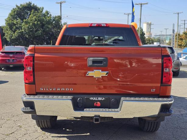 2015 Chevrolet Silverado 1500 Crew Cab Standard Box 4-Wheel Drive LT w/1LT image 3