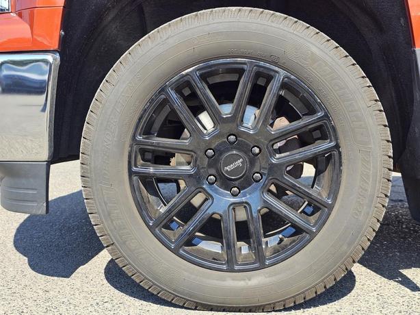 2015 Chevrolet Silverado 1500 Crew Cab Standard Box 4-Wheel Drive LT w/1LT image 5