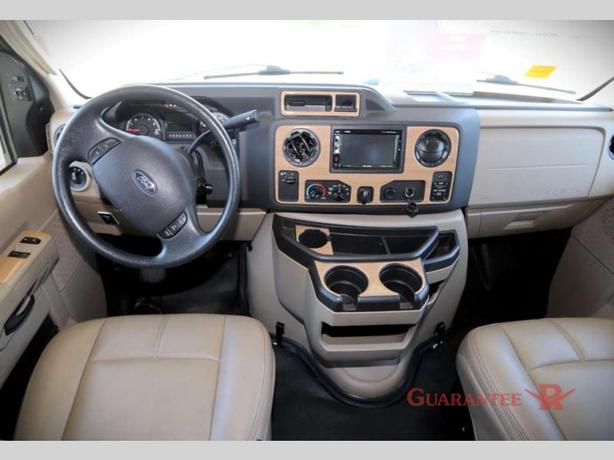 Used 2020 Thor Motor Coach Chateau 28Z image 6