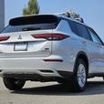 2023 Mitsubishi Outlander PHEV SEL S-AWC thumbnail image 5