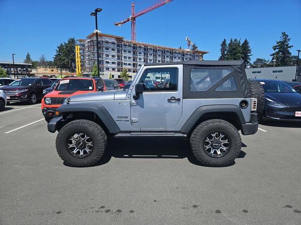 2018 Jeep Wrangler Sport 4x4 | One Owner | No Reported Accidents! image 3