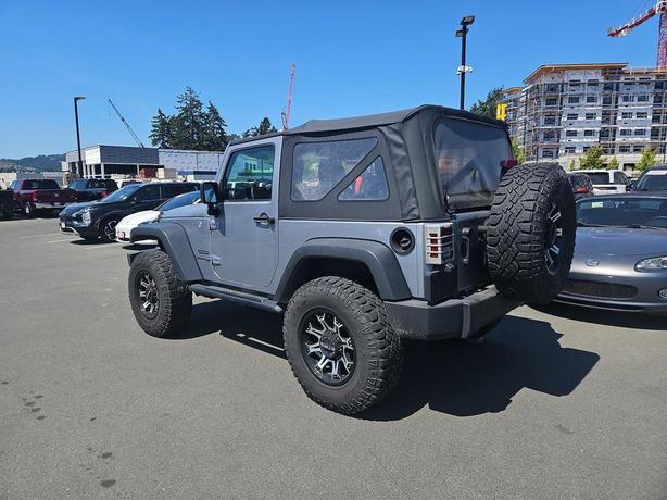 2018 Jeep Wrangler Sport 4x4 | One Owner | No Reported Accidents! image 4