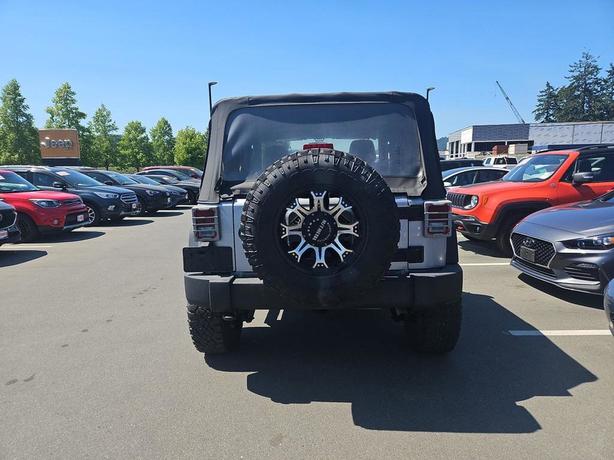 2018 Jeep Wrangler Sport 4x4 | One Owner | No Reported Accidents! image 5