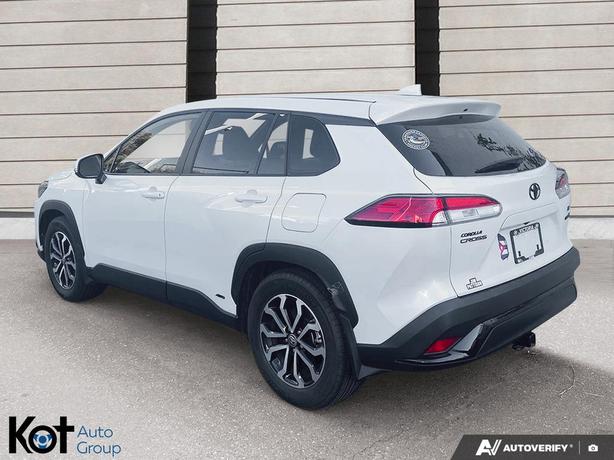 2023 Toyota Corolla Cross Hybrid Se BACKUP CAMERA! BLUETOOTH APPLE CARPLAY! HEAT image 2