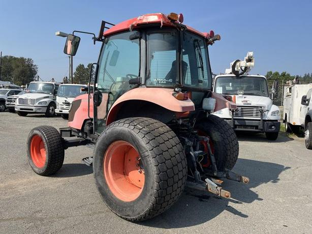 2010 Kubota M6040 4 wheel drive Farm Tractor Diesel image 3