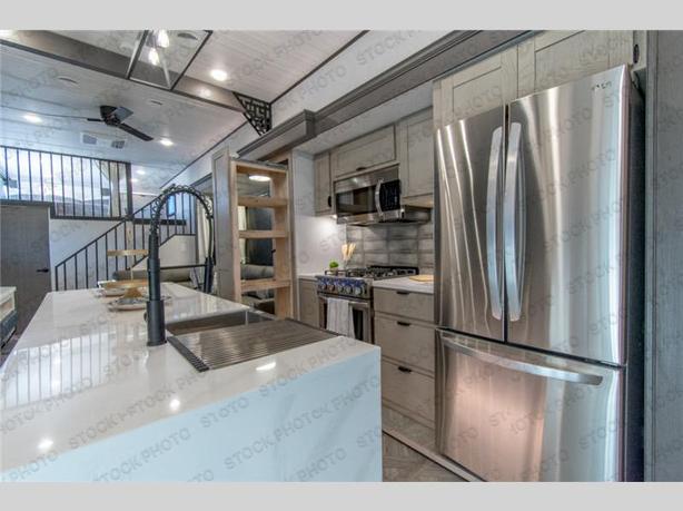 Used 2024 Forest River RV Wildwood Grand Lodge 44VIEW image 7
