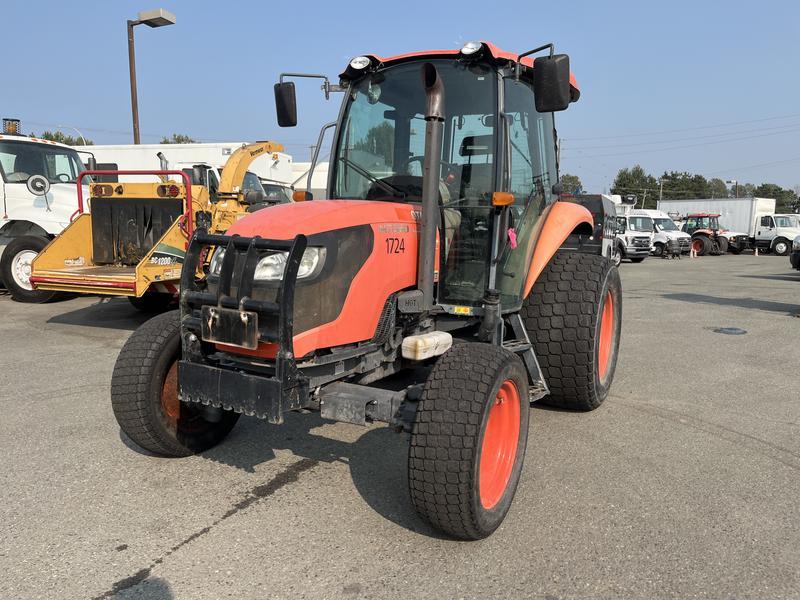 2014 Kubota M7060 Farm Tractor 4 wheel drive Diesel display photo