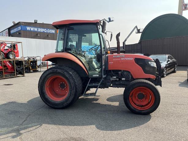 2014 Kubota M7060 Farm Tractor 4 wheel drive Diesel image 7