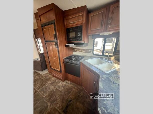 Used 2014 Keystone RV Cougar Half-Ton Series 279RKSWE image 8