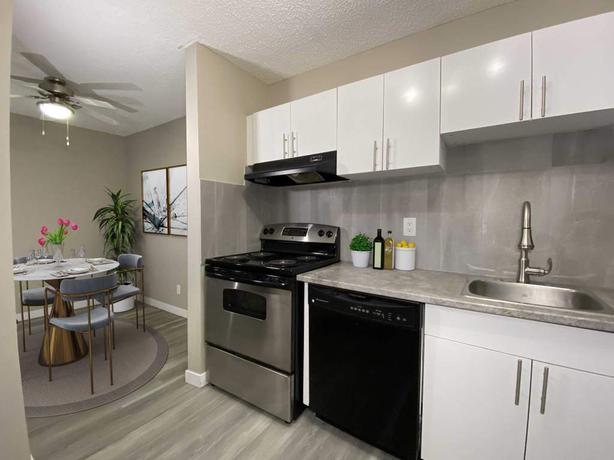 2 bedroom Fairhaven Apartments image 4
