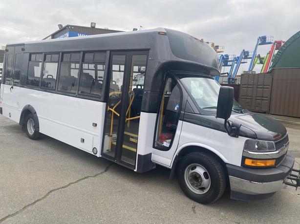 2018 Chevrolet Express G4500 21 Passenger Bus With Wheelchair Accessibility image 7