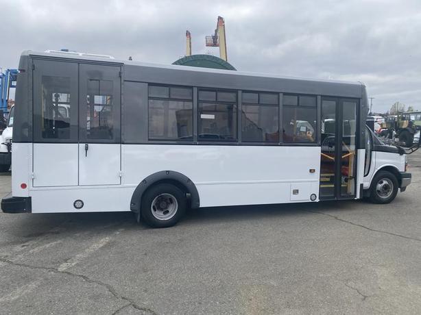 2018 Chevrolet Express G4500 21 Passenger Bus With Wheelchair Accessibility image 8