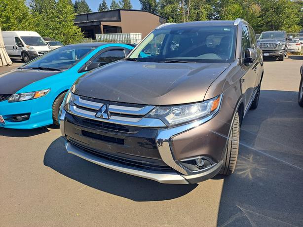 2017 Mitsubishi Outlander image 1