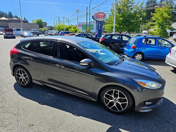 2017 Ford  Focus SE image 1