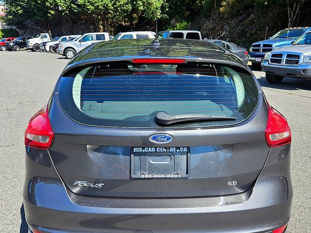 2017 Ford  Focus SE image 3