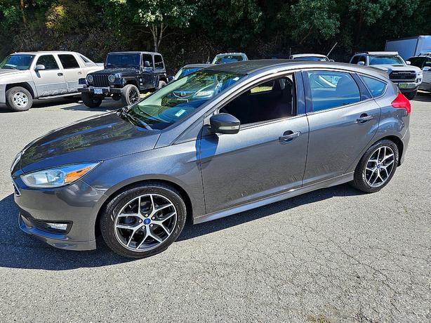 2017 Ford  Focus SE image 4
