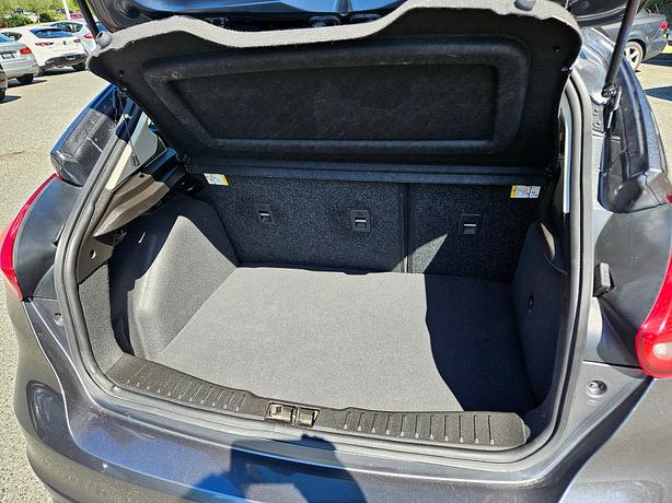 2017 Ford  Focus SE image 5