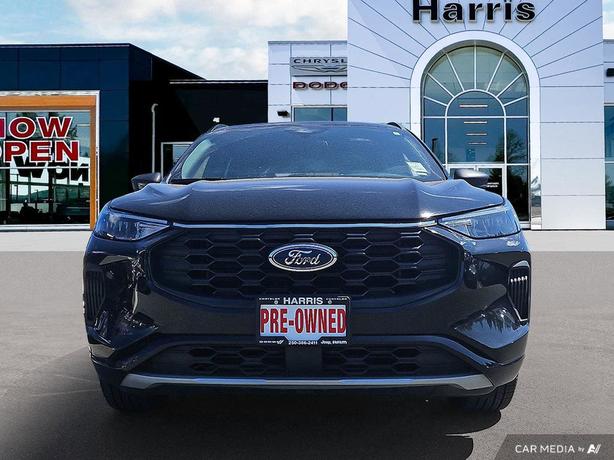 2023 Ford Escape ST-Line AWD | No Reported Accidents! image 2
