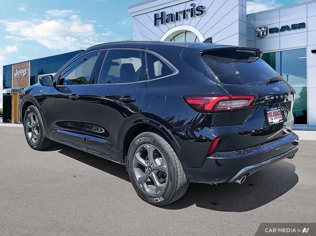 2023 Ford Escape ST-Line AWD | No Reported Accidents! image 4