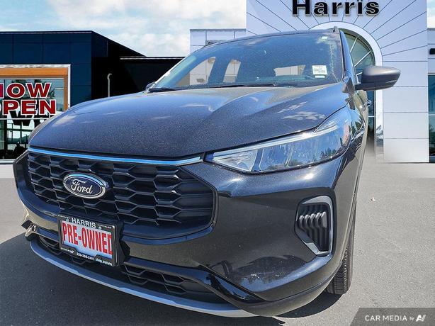 2023 Ford Escape ST-Line AWD | No Reported Accidents! image 8